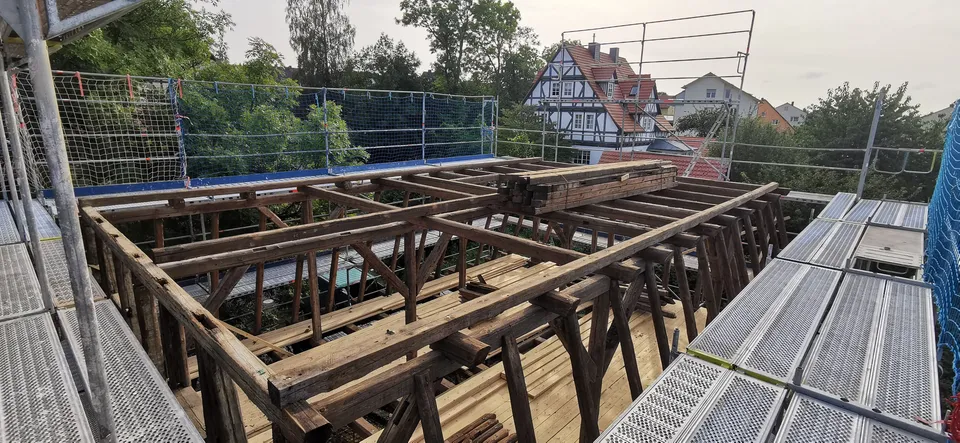 Balkenlage über der Mansarde